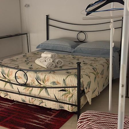 Small Mezzanine Apartment Colosseo Rome Luaran gambar