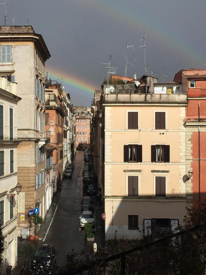 Small Mezzanine Apartment Colosseo Rome Luaran gambar