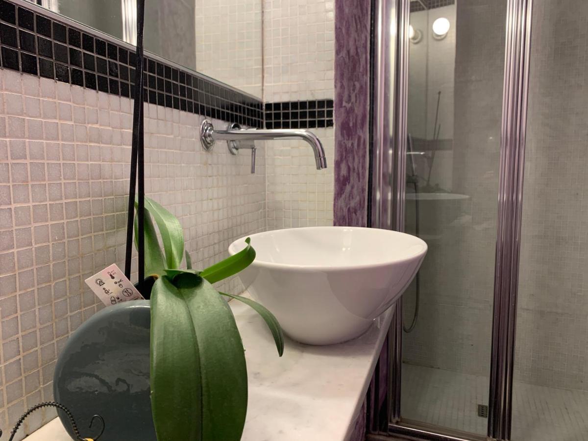 Small Mezzanine Apartment Colosseo Rome Luaran gambar