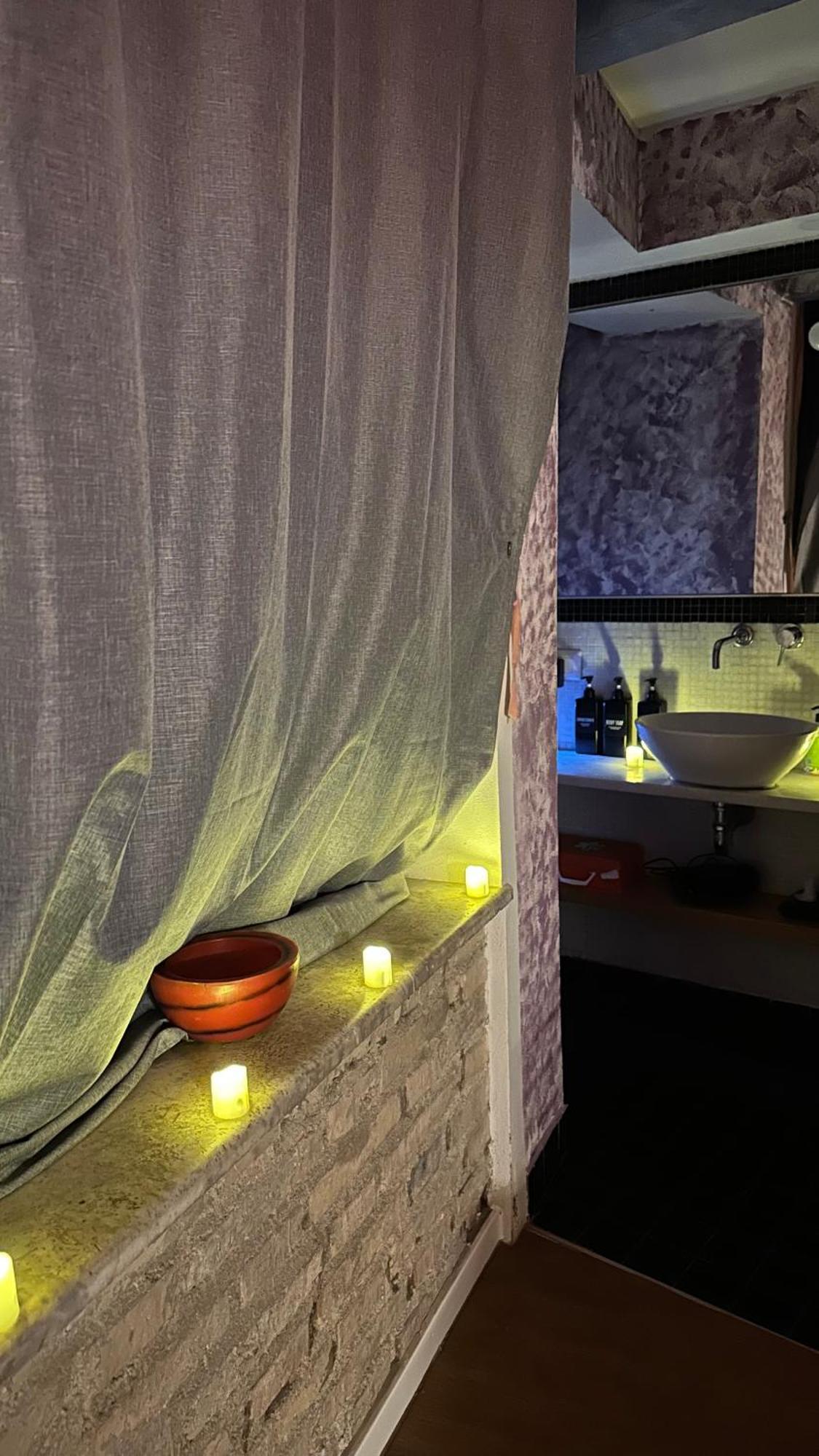 Small Mezzanine Apartment Colosseo Rome Luaran gambar